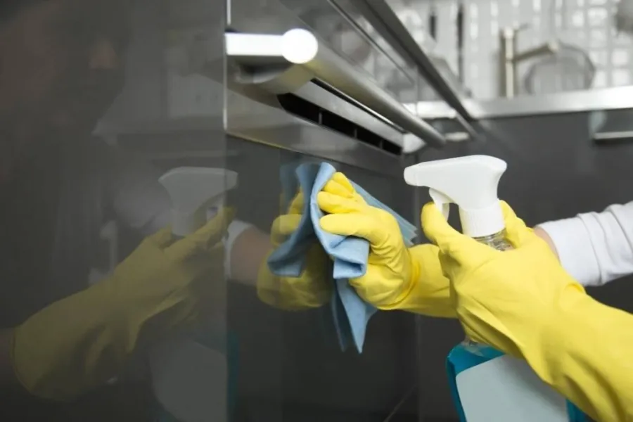 How_To_Clean_A_Commercial_Oven_In_6_Eas