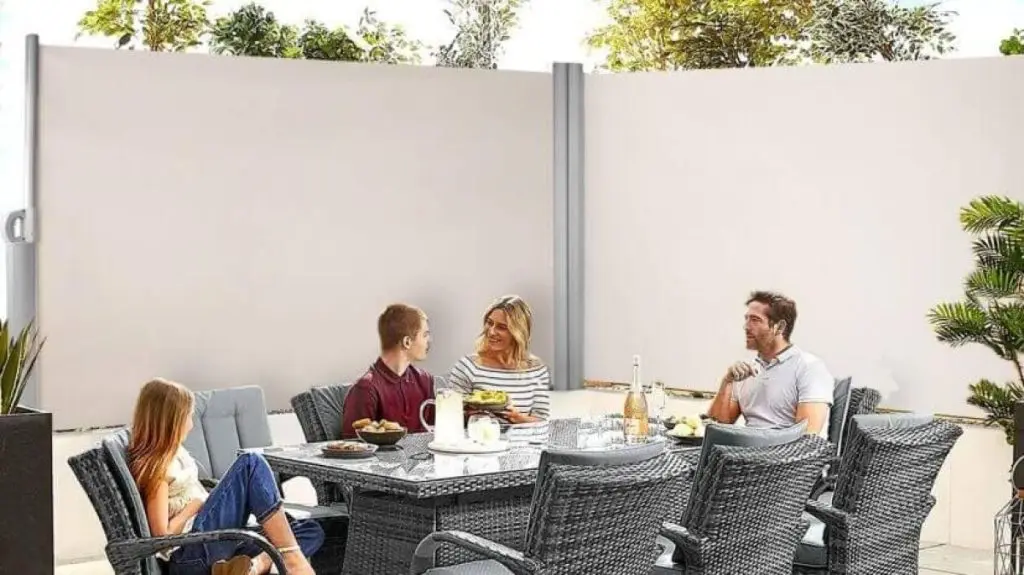 why-retractable-fence-for-side-awning-privacy-scr