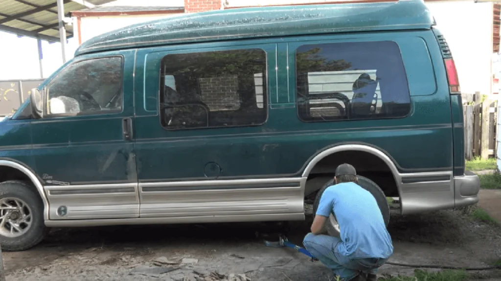 how to lower a car jack