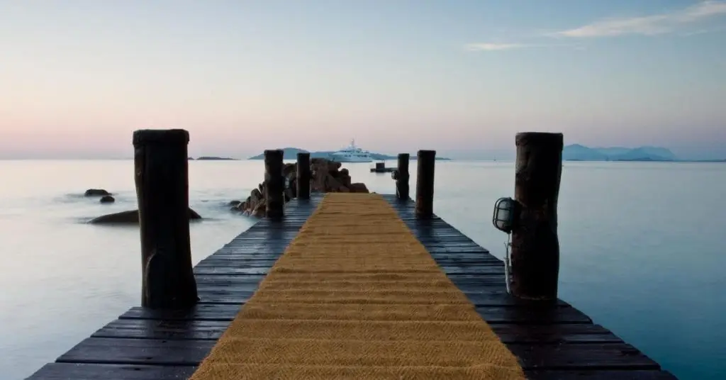 carpet vs vinyl flooring