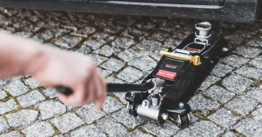 How to fill a hydraulic jack