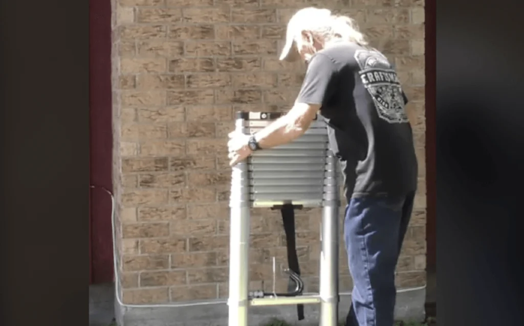 VEVOR 15-ft telescoping ladder