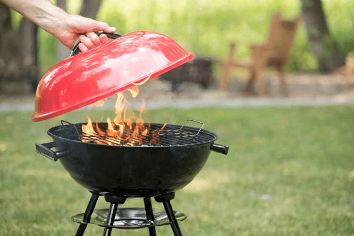 how to put charcoal in a grill