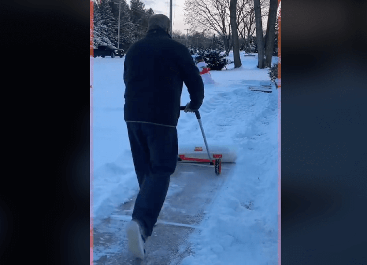 Pelle à glace et brosse à neige quatre en un, rotation à 360°, brosse à Pelle à glace et brosse à neige quatre en un, rotation à 360°, brosse à