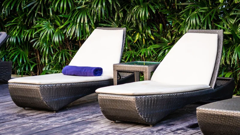 How to choose a patio lounge chair