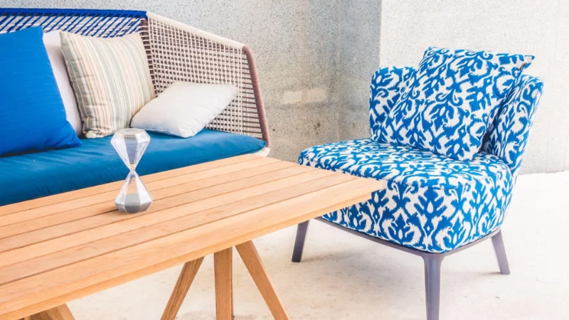 How to pick colors and style for a patio lounge chair