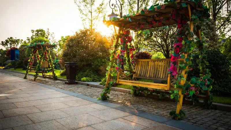 key features to choose an outdoor swing