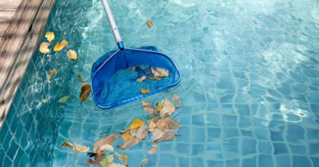 How to keep a swimming pool clean