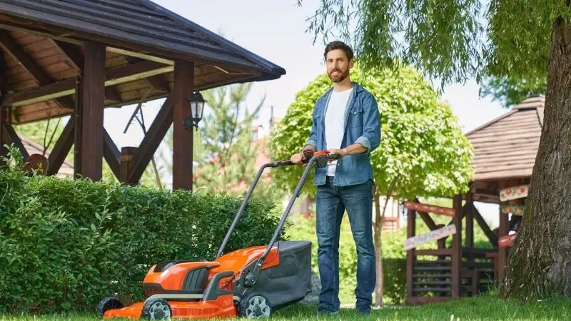 How to select the right lawn sweeper for your yard