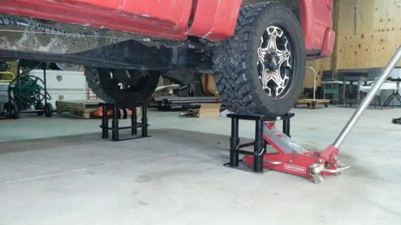 How to stand up a car with floor jack