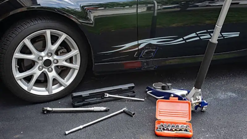 How to use a car jack