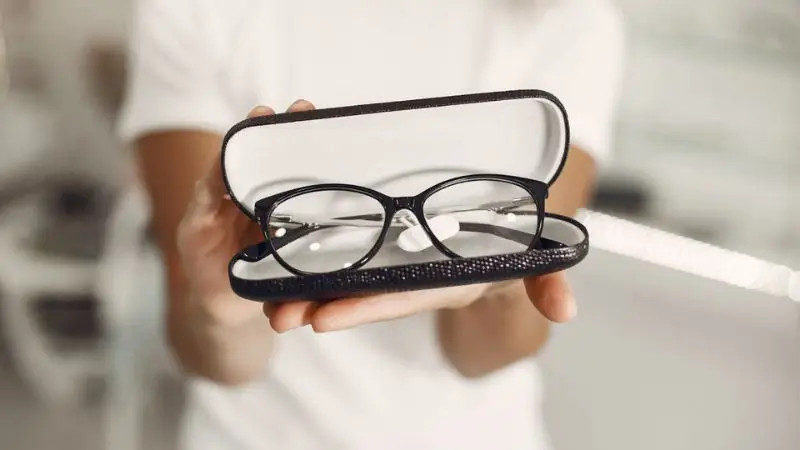 aftercare tips for maintaining eyeglasses