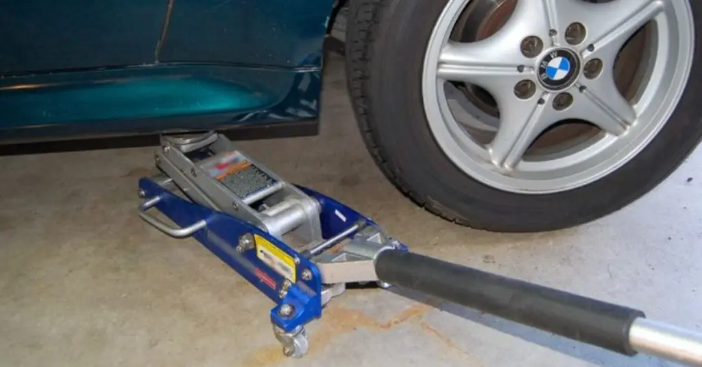 How to Use a Car Jack Lift