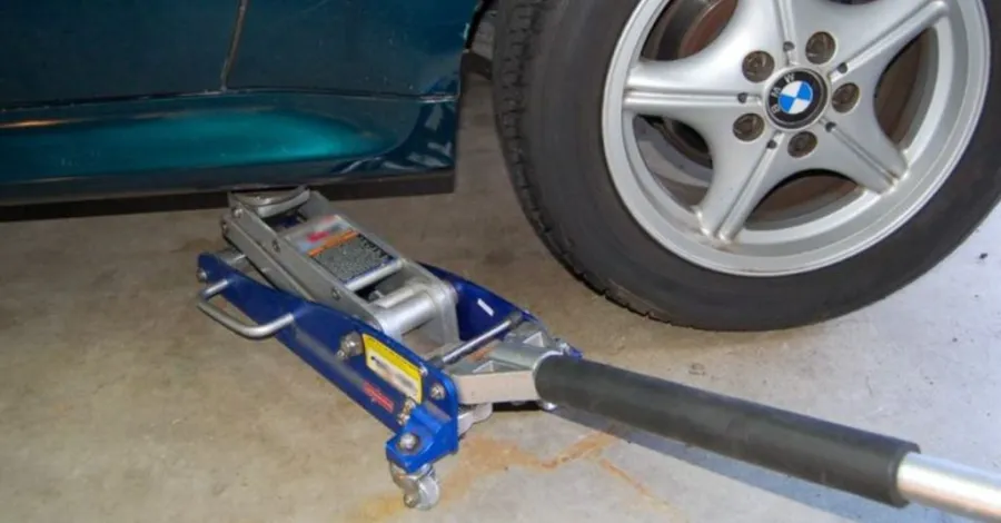 How to Use a Car Jack Lift