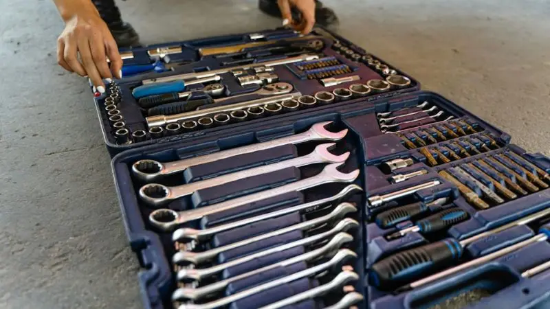 mechanic tool sets under 200 dollars