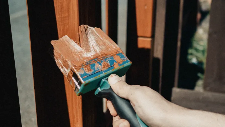 how to stain a fence