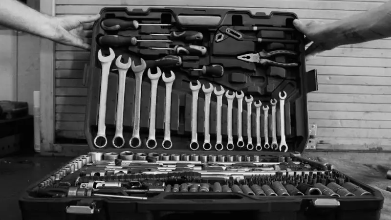What is a socket wrench