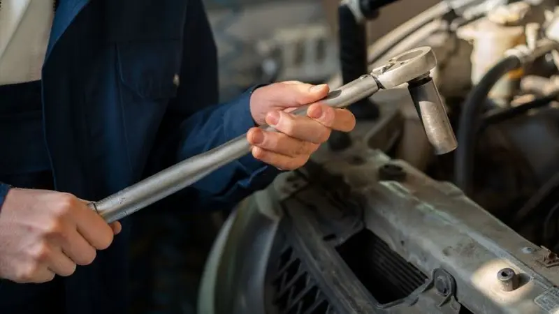 benefits of the ratcheting mechanism in socket wrenches