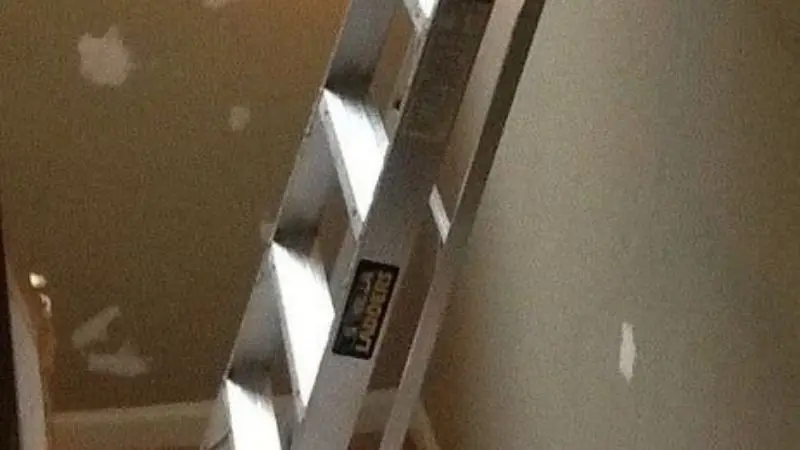 How to choose a ladder for a stairwell