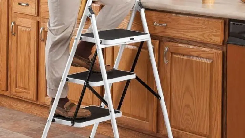 Fall prevention features of ladders