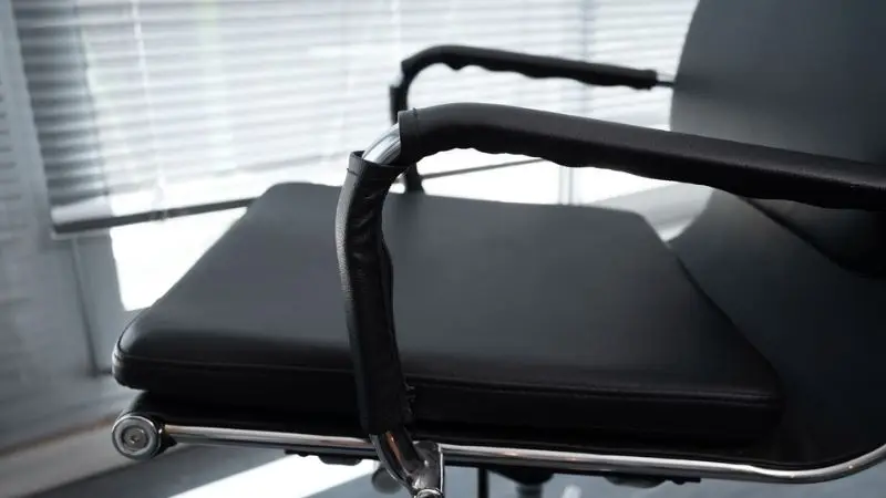 How to find the right mechanic's stool for all-day comfort