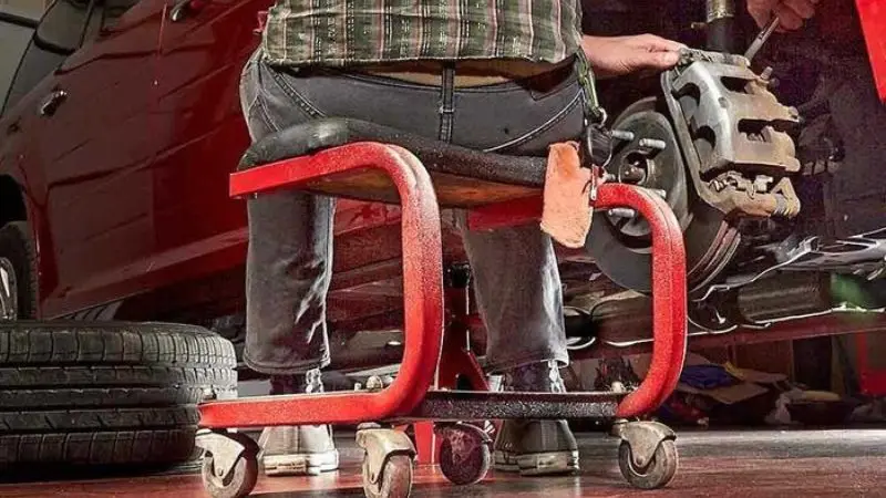 How to choose a stool for the garage