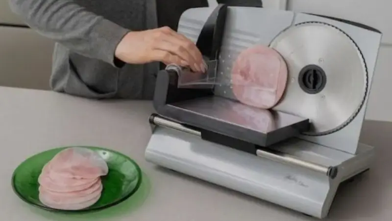 safety tips for using a meat slicer