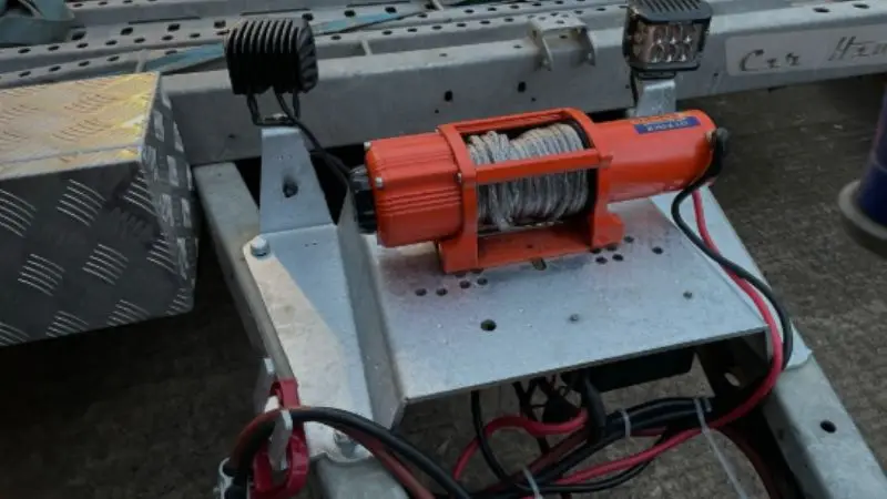 How to mount the winch on plate