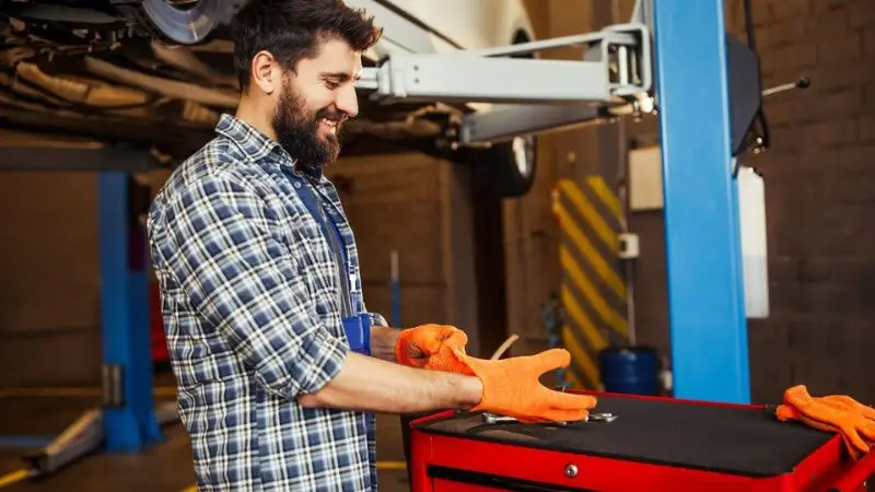 safety tips for using an adjustable wrench