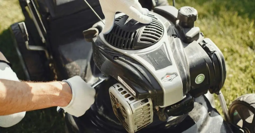 how to use an adjustable wrench