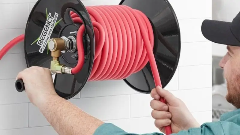 Mountable hose reel
