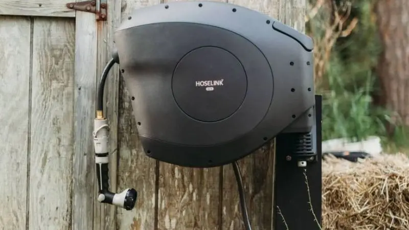 Retractable hose reel
