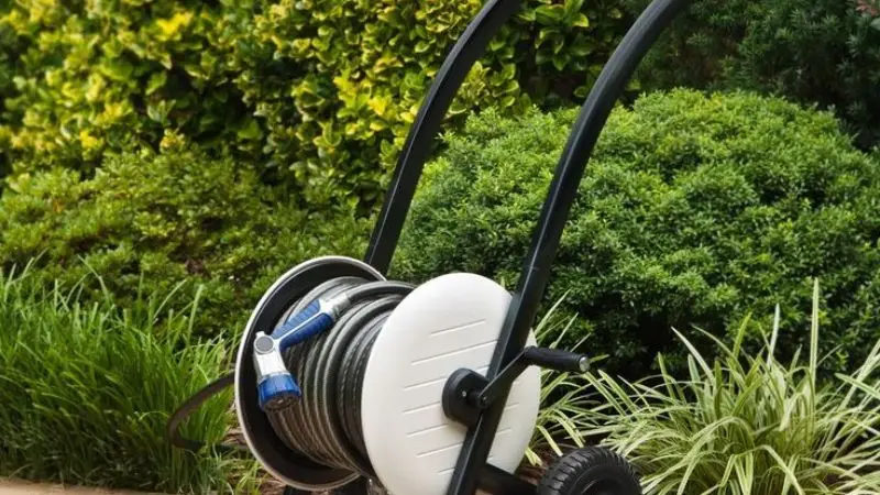 How to use a hose reel