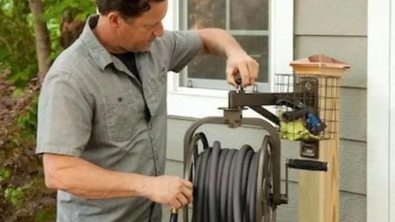 How a hose reel works