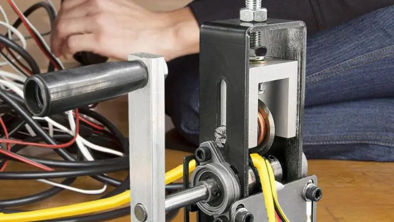 Learn to choose the best self-adjusting wire strippers