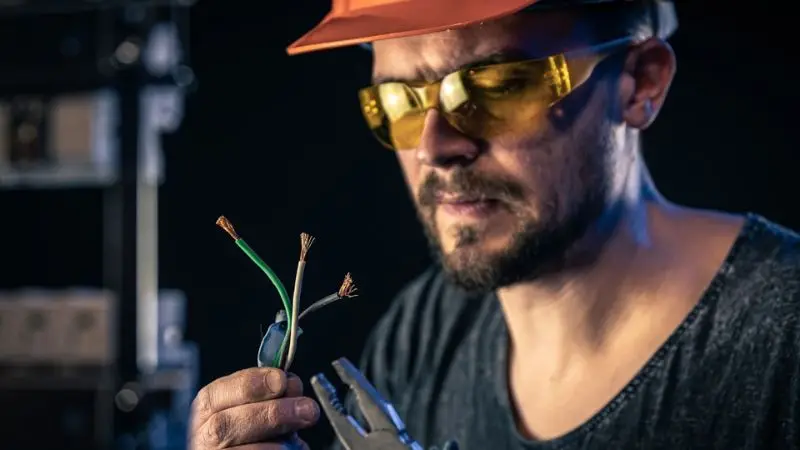 How to choose a wire stripping tool correctly