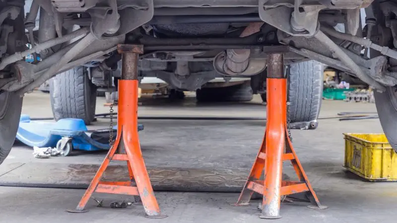 Best scenarios to use jack stands 