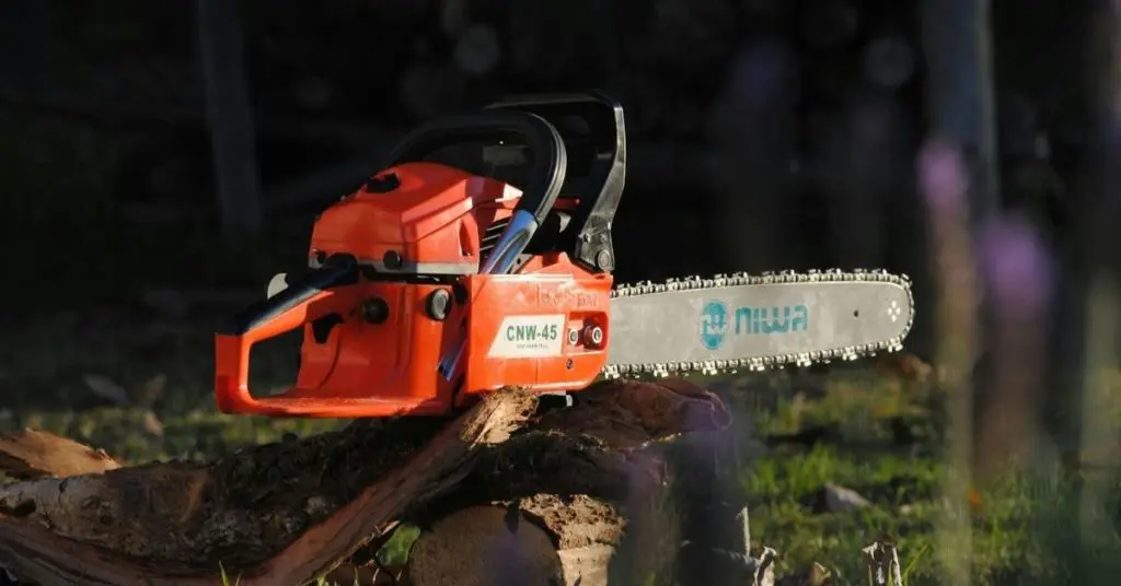 gas vs electric chainsaws