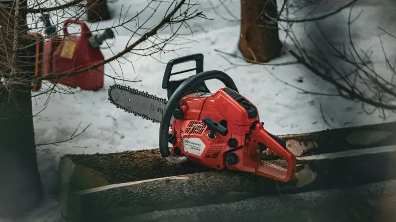 pros and cons of gas chainsaws