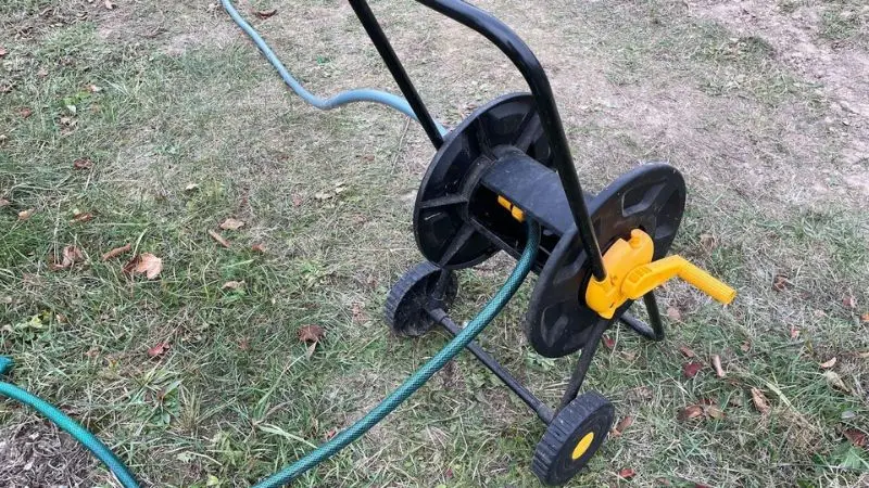 How to choose the right wall-mount water hose reel