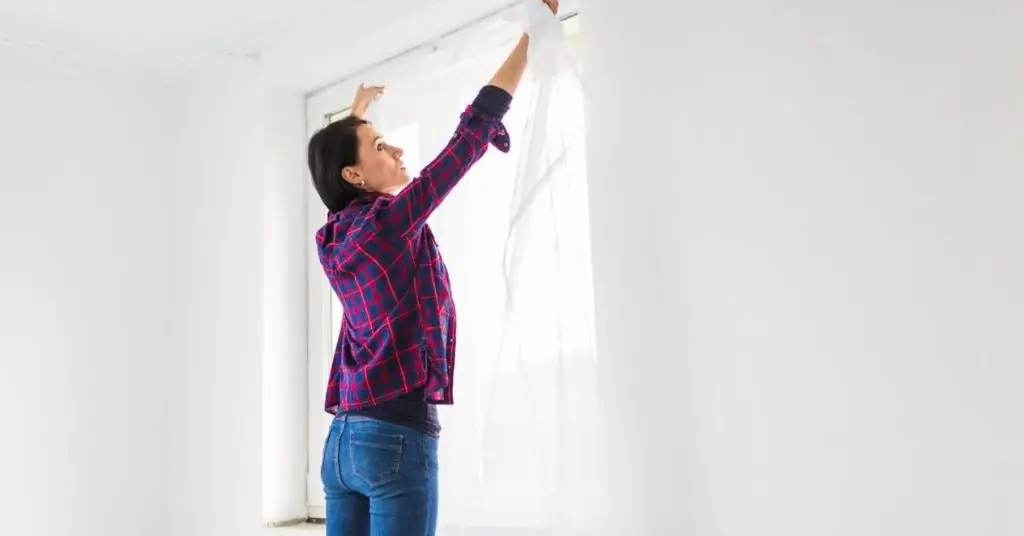 how to hang curtains without drilling