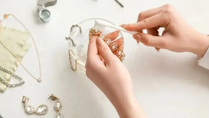 Precautions before cleaning gold at home