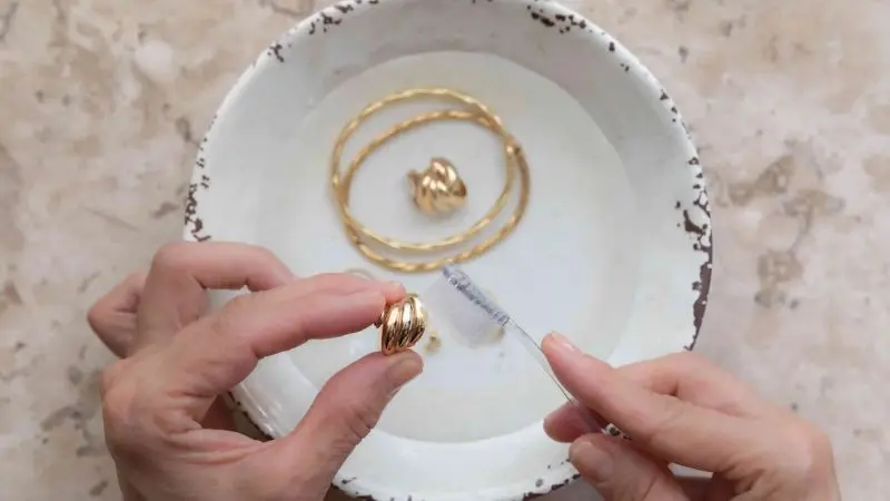 easy methods to clean gold jewelry at home