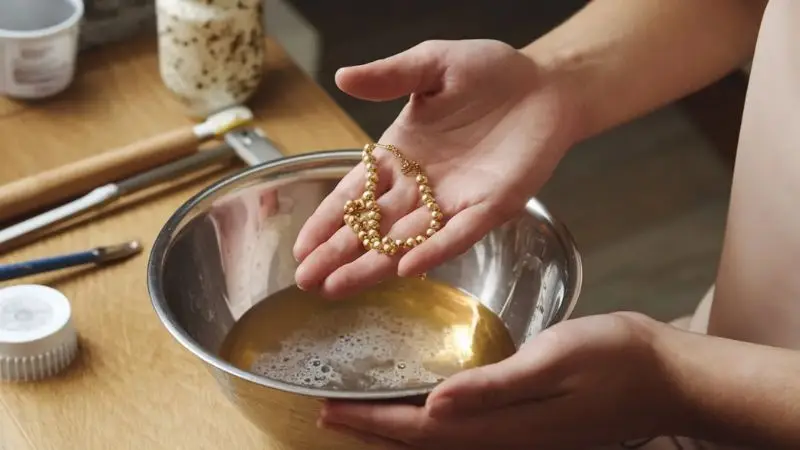 tips to keep gold jewelry shiny 