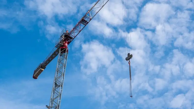  Uses of a small electric hoist 110V for lifting  