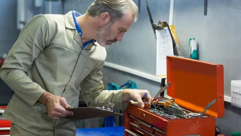 Cleaning of the wire stripping machine