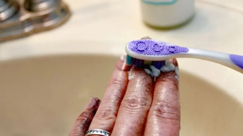  how to soothe skin after spray paint removal