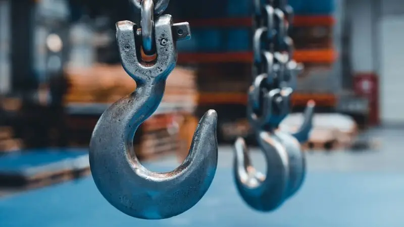 key features to consider before buying a vehicle lift
