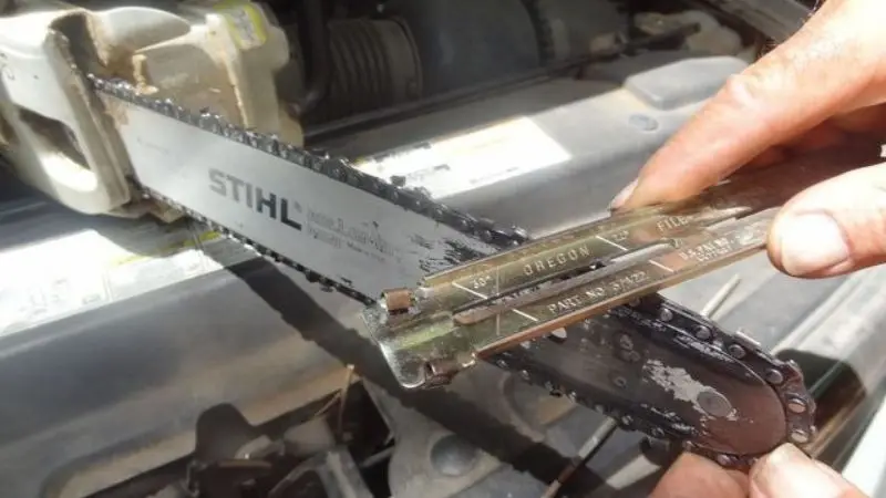 sharpen a chainsaw blade 