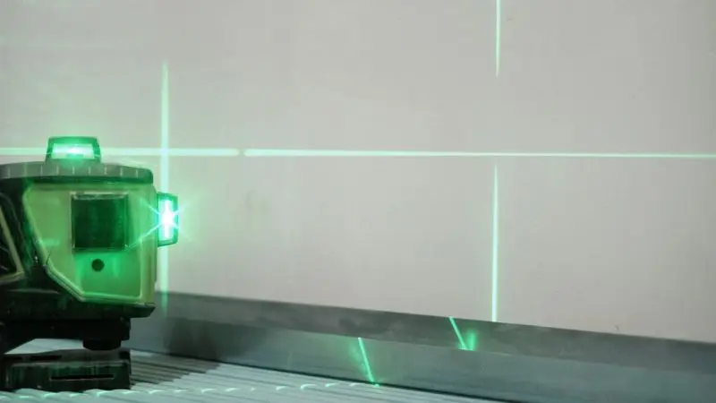 Correctly use a laser light for leveling